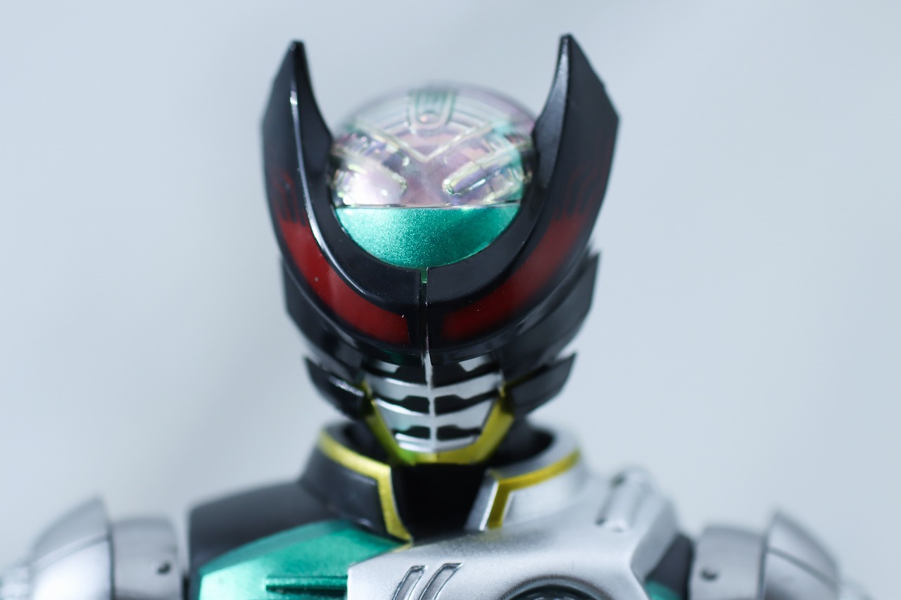 S.H.フィギュアーツ　仮面ライダーバース　真骨彫製法　レビュー　付属品　発光頭部