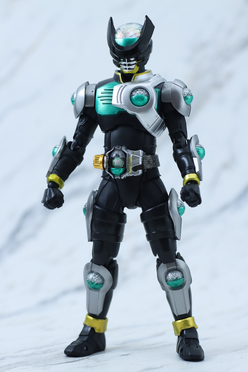 S.H.フィギュアーツ　仮面ライダーバース　真骨彫製法　レビュー　本体