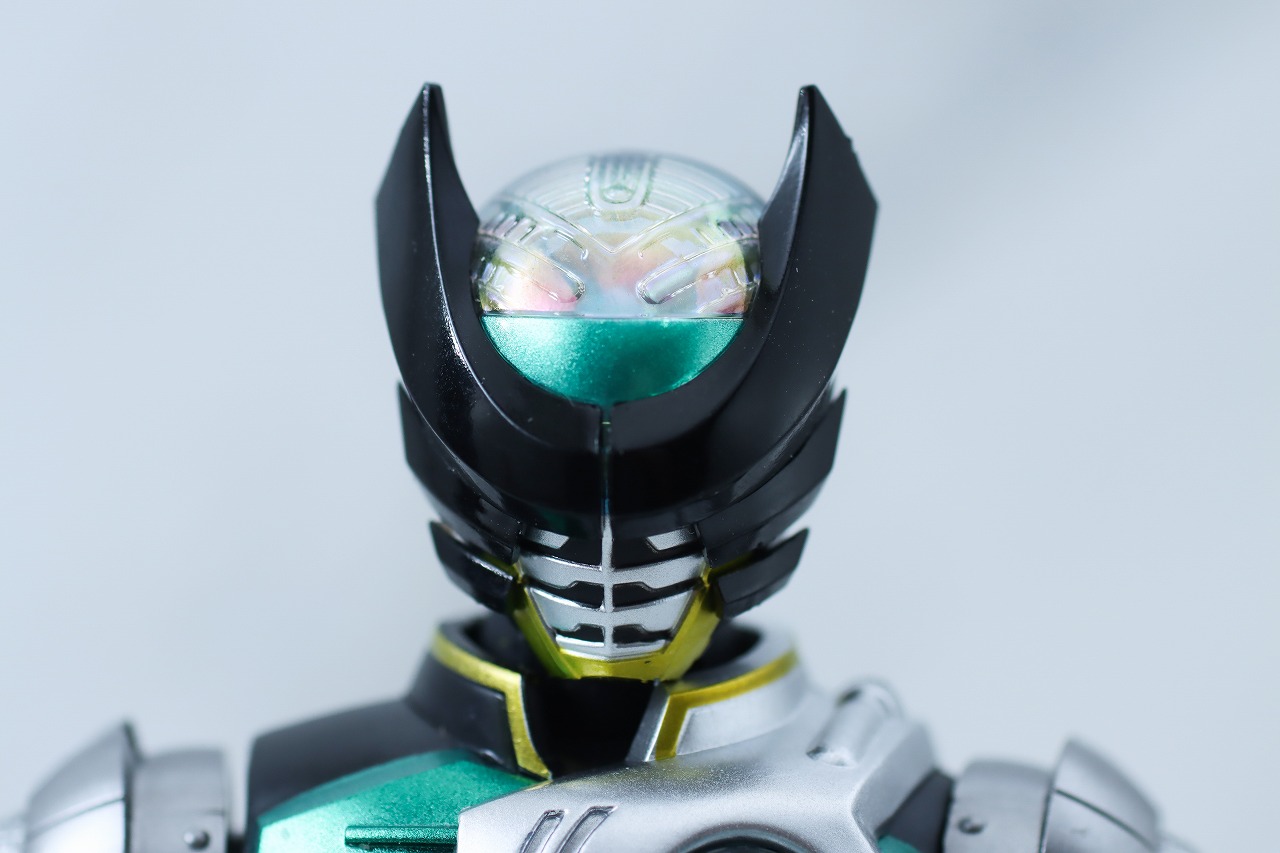 S.H.フィギュアーツ　仮面ライダーバース　真骨彫製法　レビュー　本体