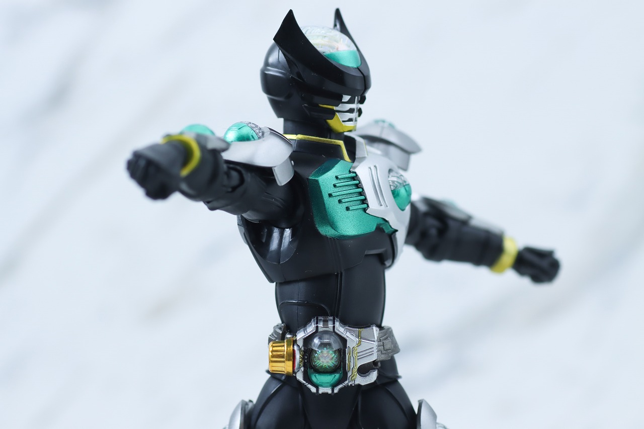 S.H.フィギュアーツ　仮面ライダーバース　真骨彫製法　レビュー　可動範囲