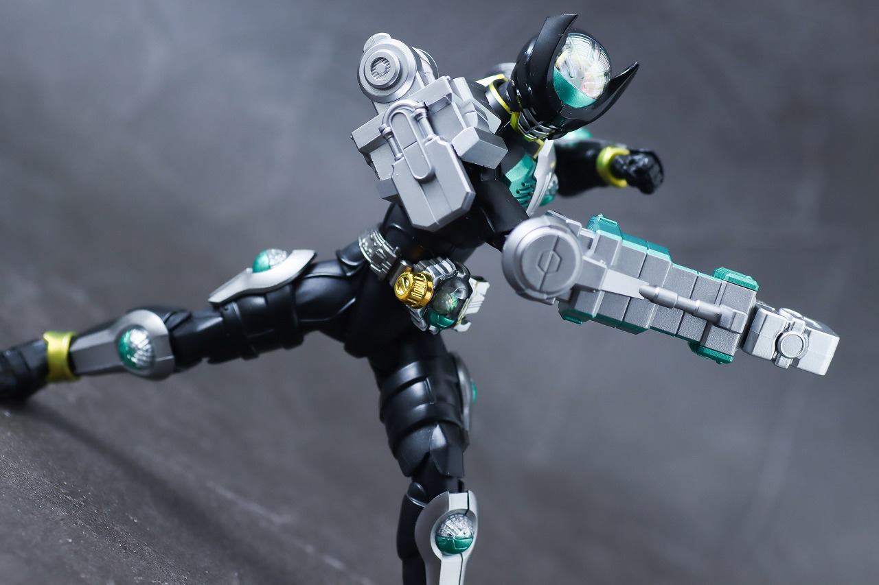 S.H.フィギュアーツ　真骨彫製法　CLAWs　サソリ　仮面ライダーバース　レビュー　アクション