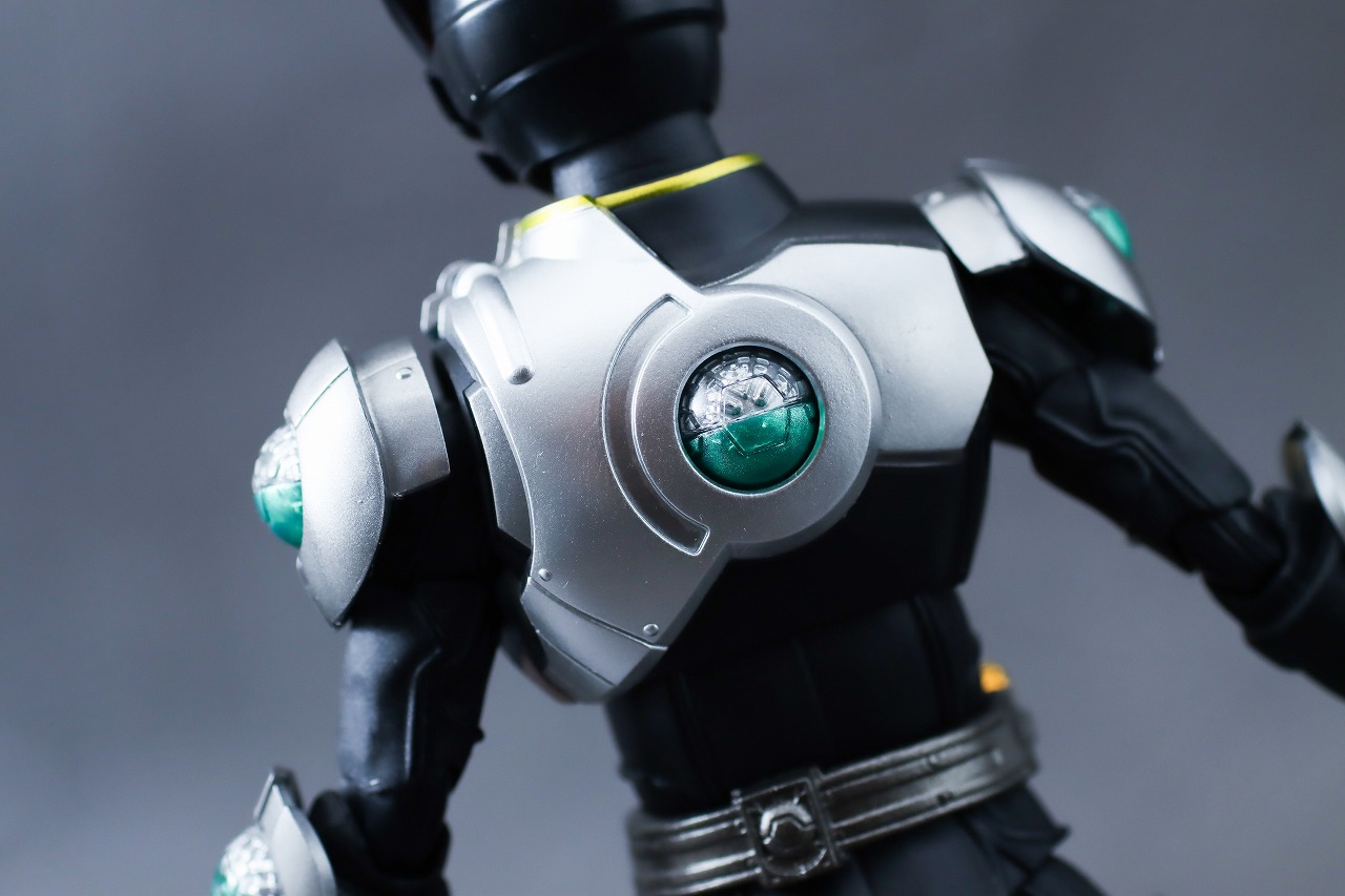 S.H.フィギュアーツ　真骨彫製法　CLAWs　サソリ　仮面ライダーバース　レビュー　カッターウイング　換装