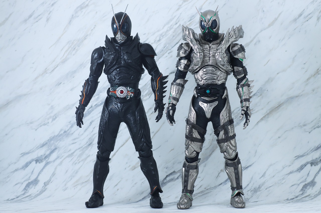 ホットトイズ　テレビ・マスターピース　仮面ライダーSHADOW MOON　レビュー　本体　BLACK SUN　比較