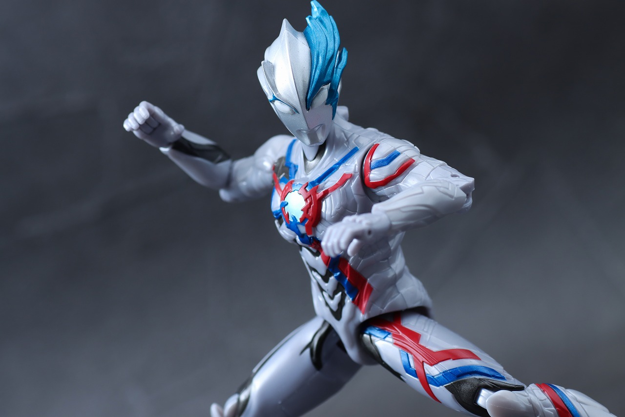 ウルトラアクションフィギュア　ウルトラマンブレーザー　レビュー