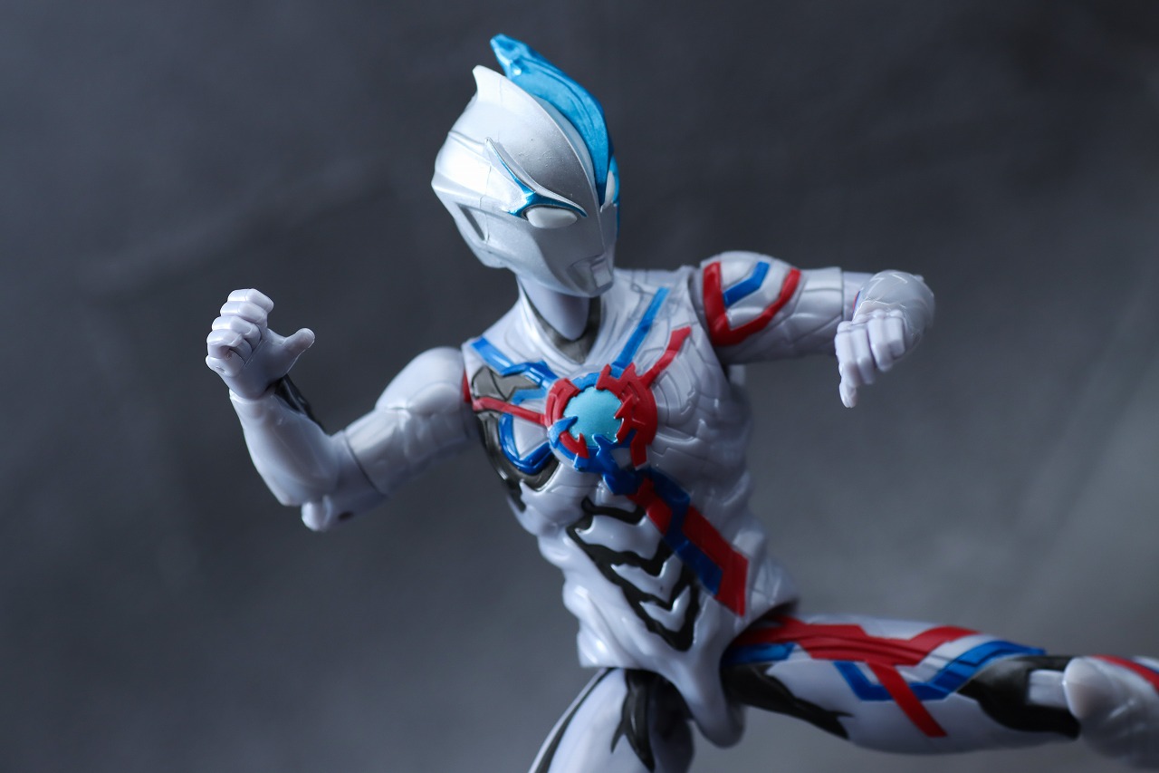 ウルトラアクションフィギュア　ウルトラマンブレーザー　レビュー　アクション