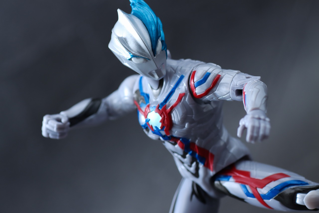 ウルトラアクションフィギュア　ウルトラマンブレーザー　レビュー　アクション