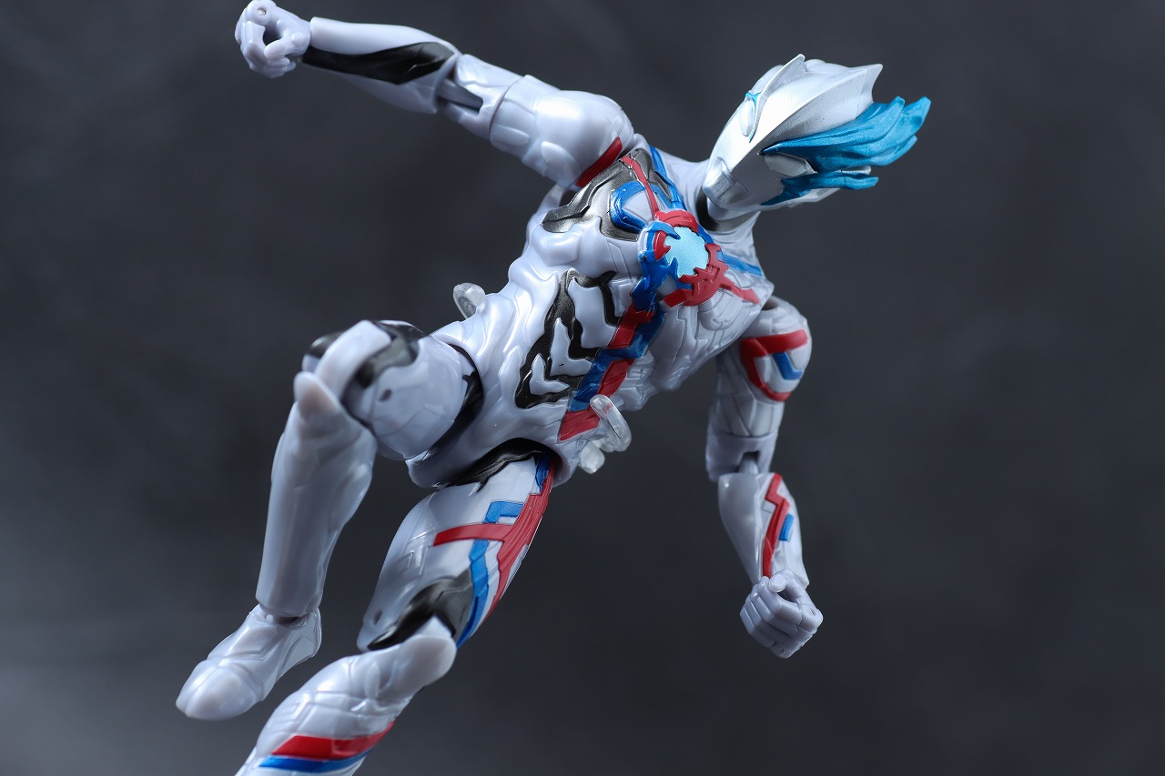 ウルトラアクションフィギュア　ウルトラマンブレーザー　レビュー　アクション