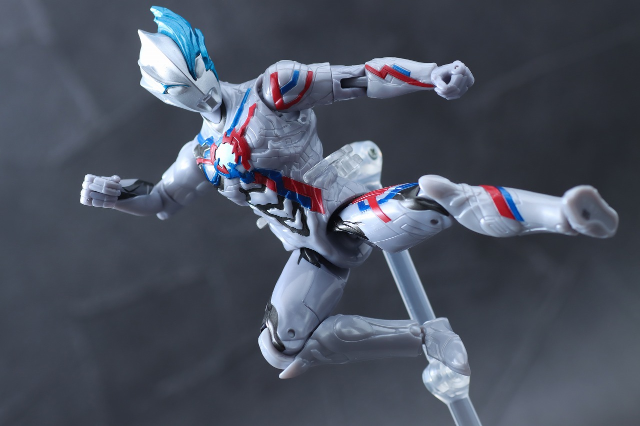 ウルトラアクションフィギュア　ウルトラマンブレーザー　レビュー　アクション