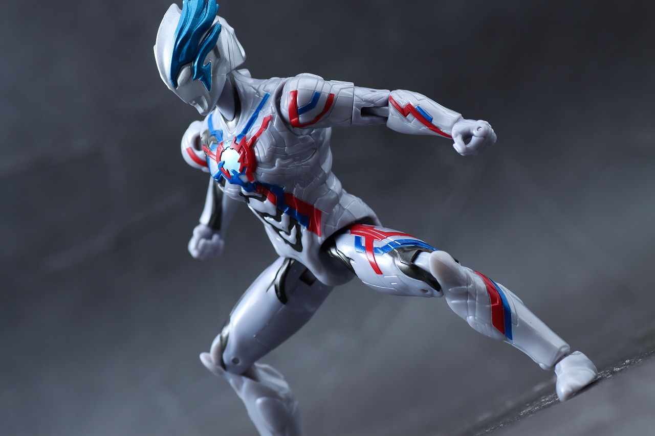 ウルトラアクションフィギュア　ウルトラマンブレーザー　レビュー　アクション