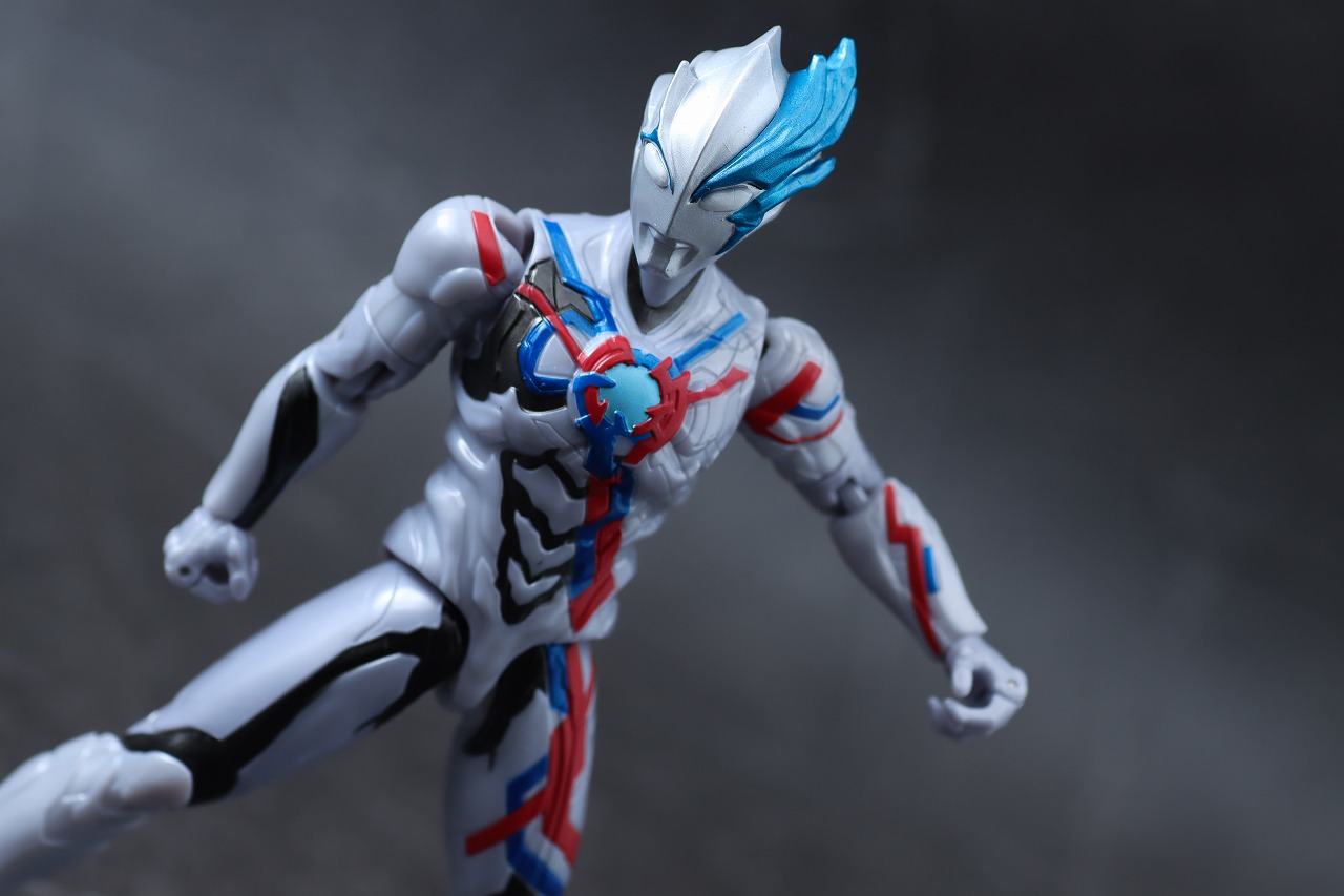 ウルトラアクションフィギュア　ウルトラマンブレーザー　レビュー　アクション