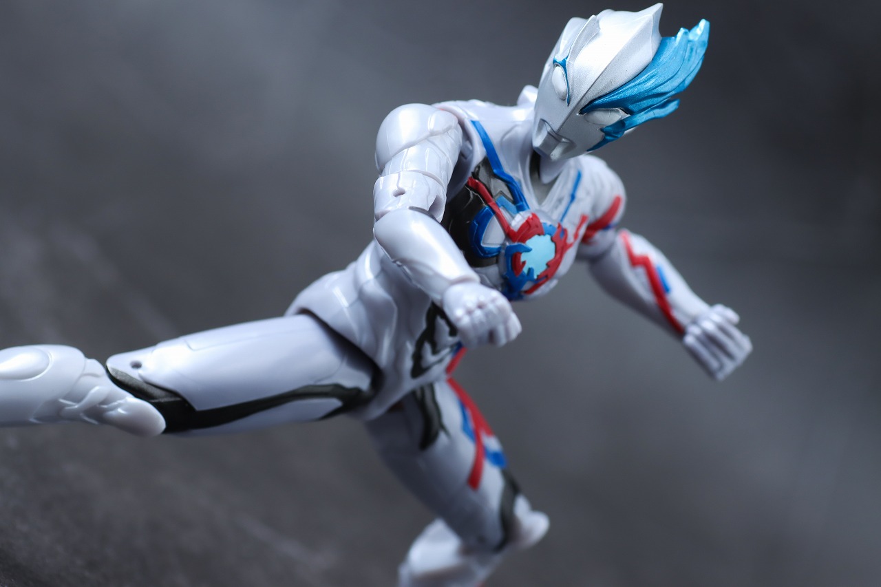 ウルトラアクションフィギュア　ウルトラマンブレーザー　レビュー　アクション