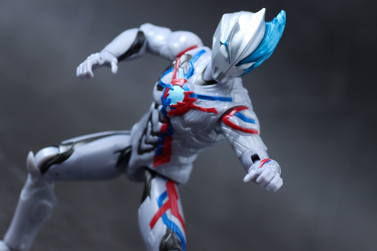 ウルトラアクションフィギュア　ウルトラマンブレーザー　レビュー　アクション