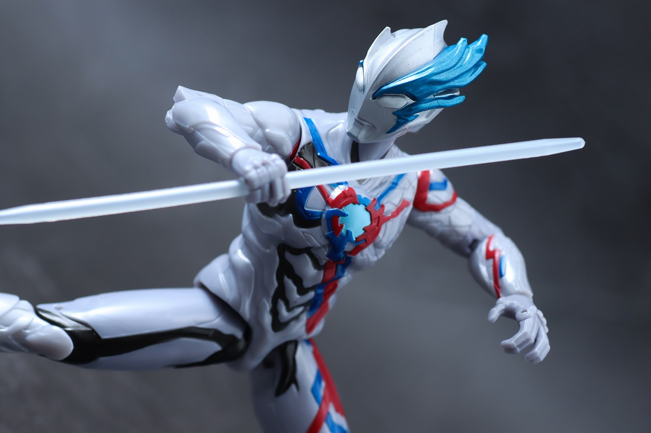 ウルトラアクションフィギュア　ウルトラマンブレーザー　レビュー　アクション