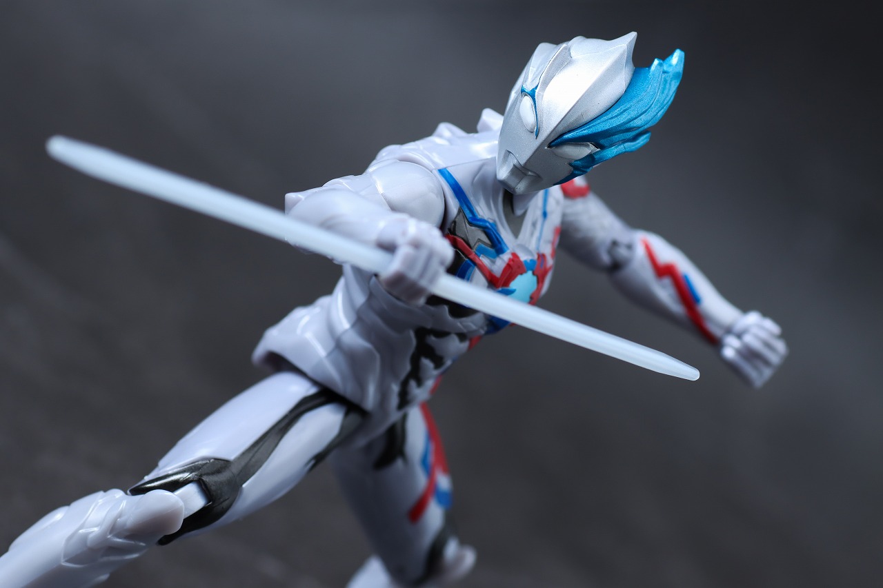 ウルトラアクションフィギュア　ウルトラマンブレーザー　レビュー　アクション