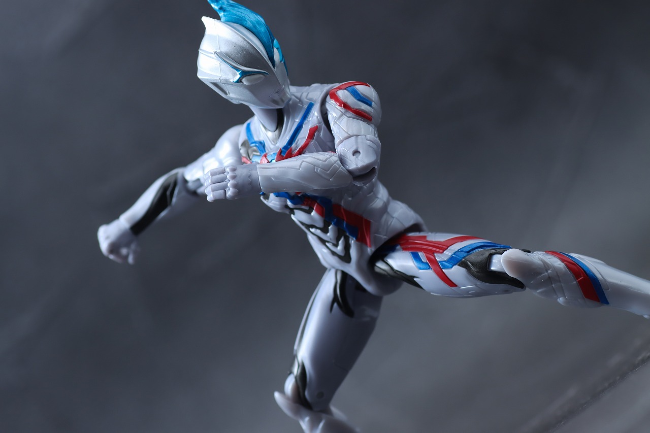 ウルトラアクションフィギュア　ウルトラマンブレーザー　レビュー　アクション