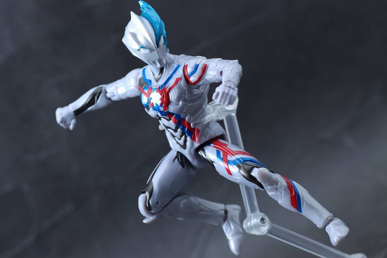 ウルトラアクションフィギュア　ウルトラマンブレーザー　レビュー　アクション