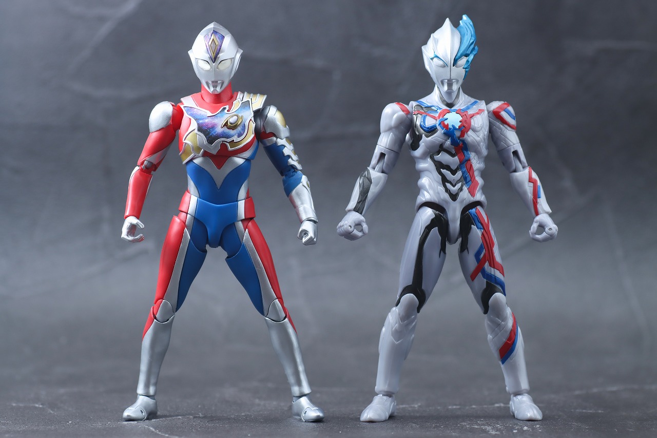 ウルトラアクションフィギュア　ウルトラマンブレーザー　レビュー　本体　S.H.フィギュアーツ　ウルトラマンデッカー　フラッシュタイプ　比較