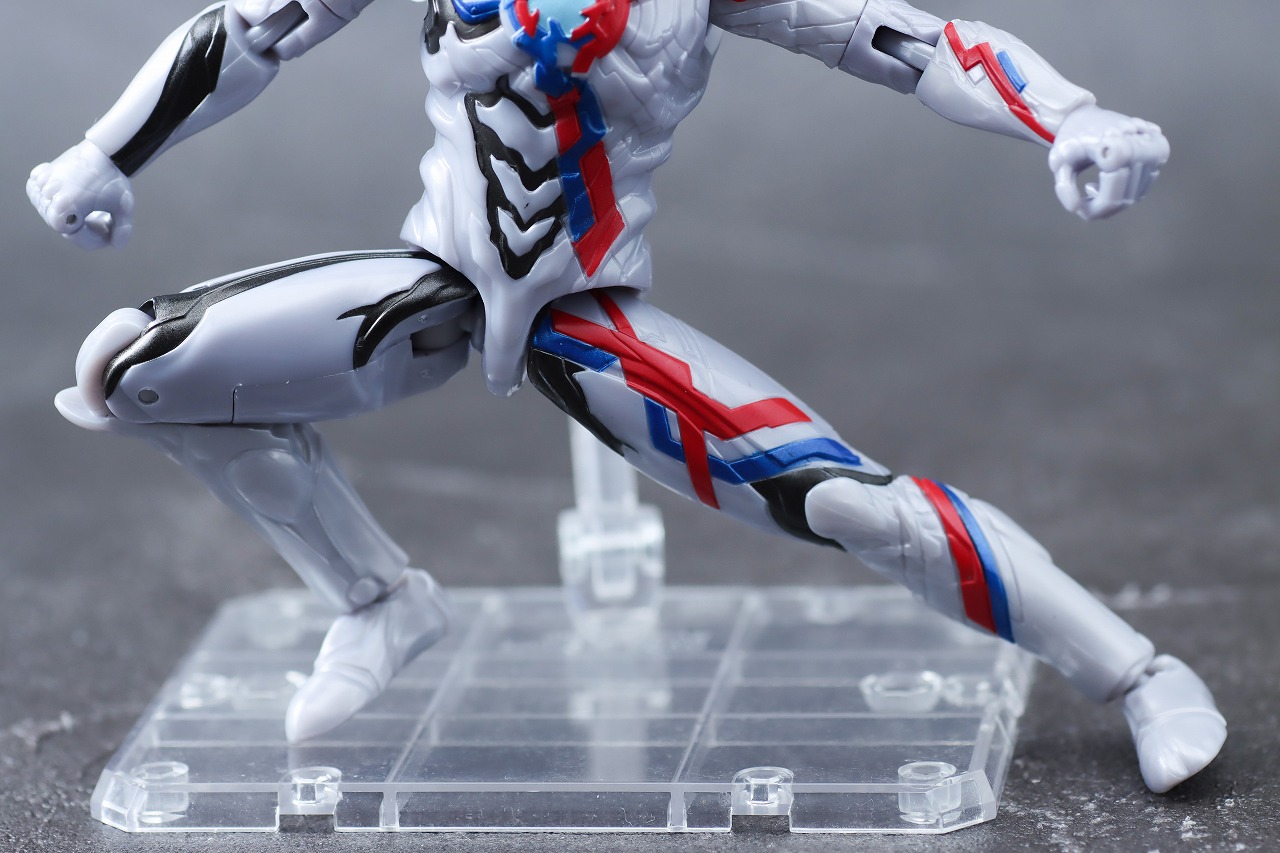 ウルトラアクションフィギュア　ウルトラマンブレーザー　レビュー　可動範囲