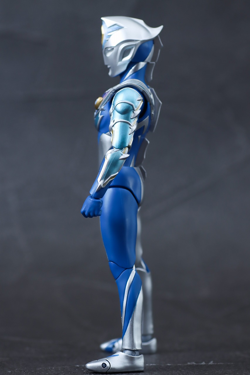 S.H.フィギュアーツ　ウルトラマンデッカー　ミラクルタイプ　レビュー　本体