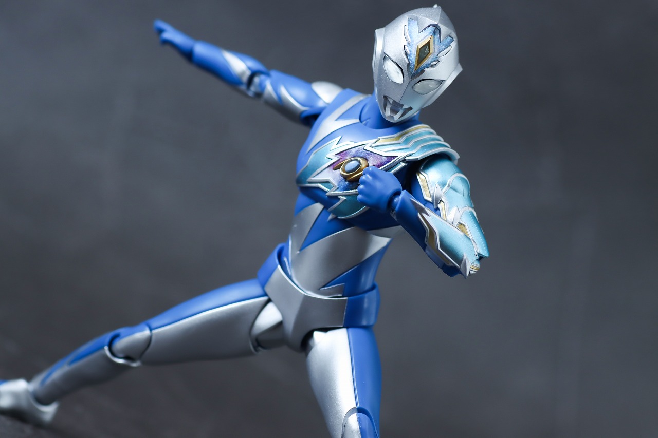 S.H.フィギュアーツ　ウルトラマンデッカー　ミラクルタイプ　レビュー　アクション