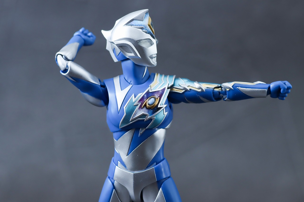 S.H.フィギュアーツ　ウルトラマンデッカー　ミラクルタイプ　レビュー　可動範囲