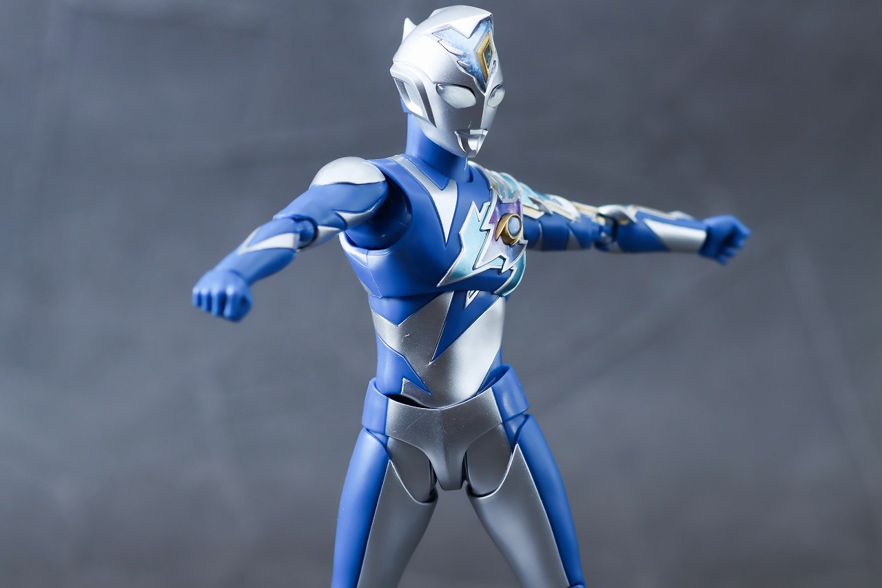 S.H.フィギュアーツ　ウルトラマンデッカー　ミラクルタイプ　レビュー　可動範囲