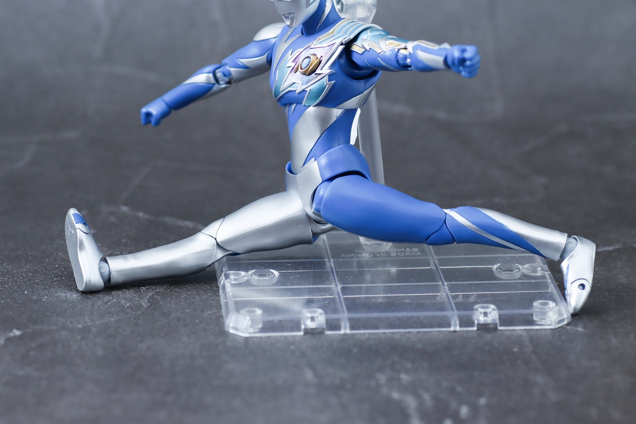 S.H.フィギュアーツ　ウルトラマンデッカー　ミラクルタイプ　レビュー　可動範囲