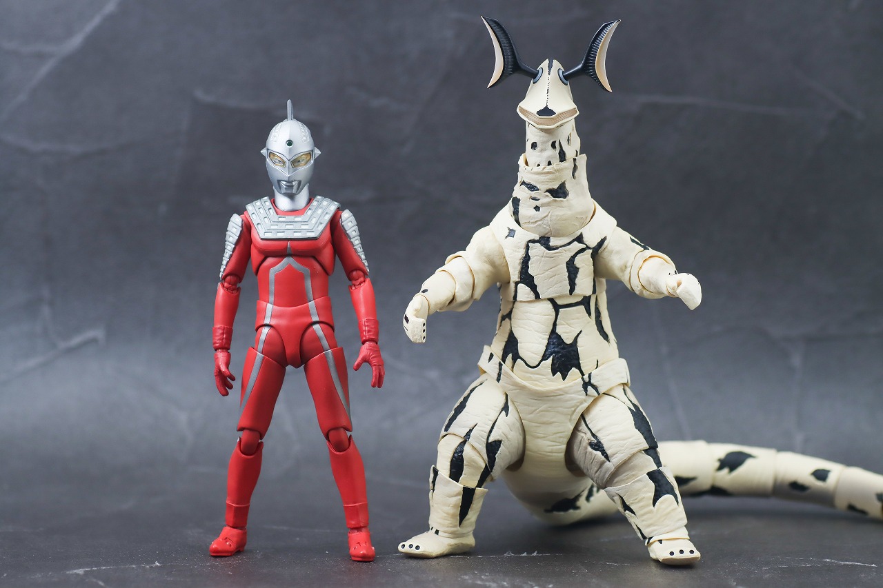 S.H.フィギュアーツ　エレキング　レビュー　ウルトラセブン　本体　比較