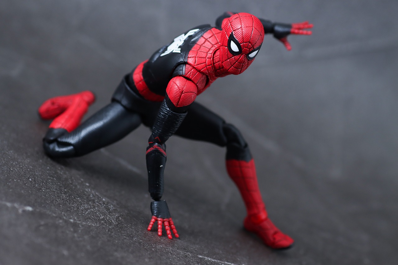 MAFEX　スパイダーマン アップグレードスーツ（ノー・ウェイ・ホーム）　レビュー　アクション