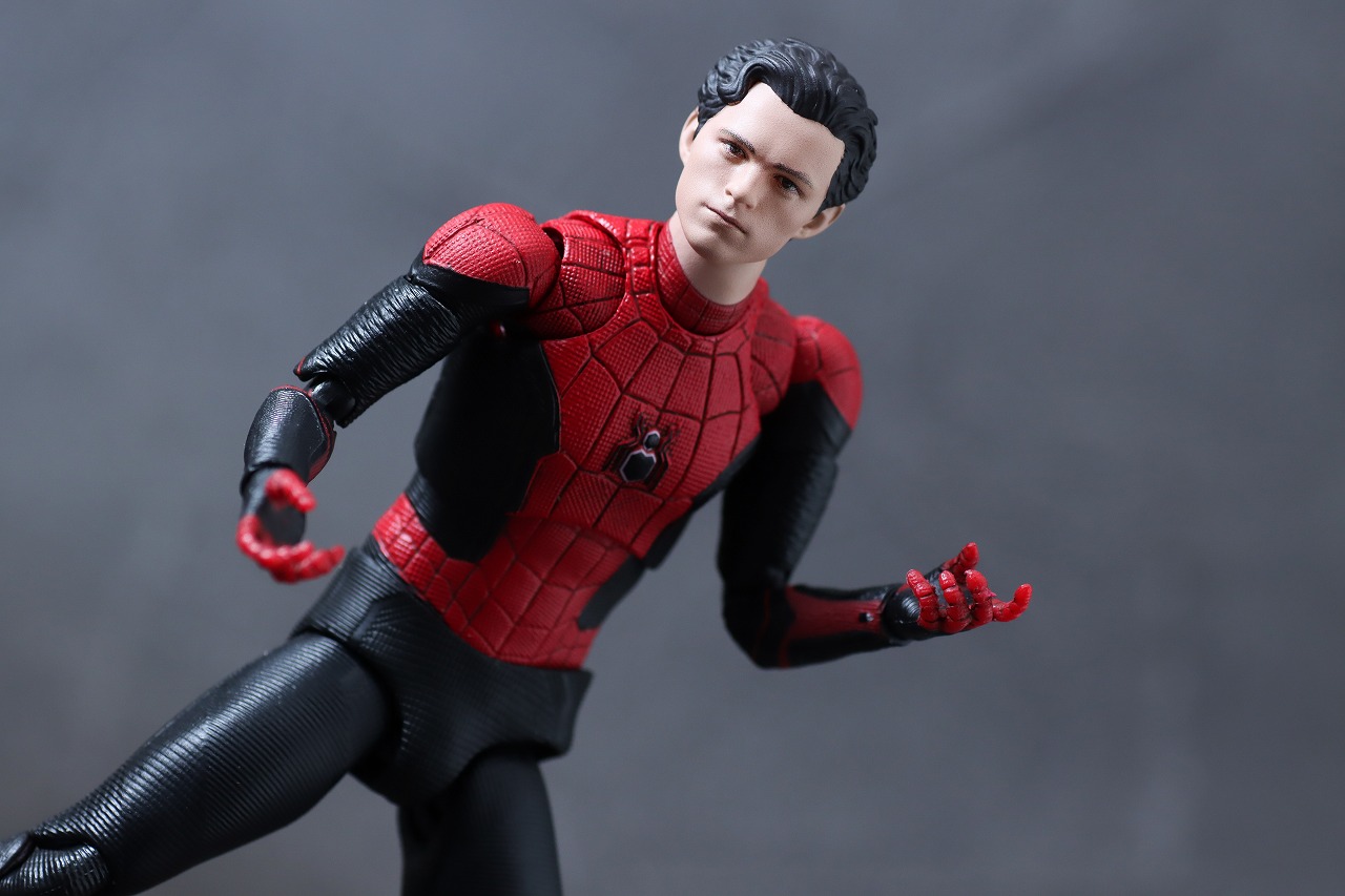 MAFEX　スパイダーマン アップグレードスーツ（ノー・ウェイ・ホーム）　レビュー　アクション