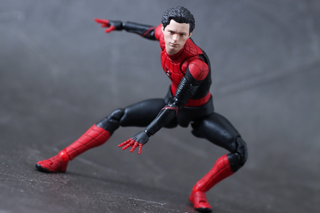 MAFEX　スパイダーマン アップグレードスーツ（ノー・ウェイ・ホーム）　レビュー　アクション