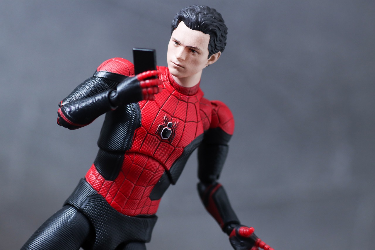 MAFEX　スパイダーマン アップグレードスーツ（ノー・ウェイ・ホーム）　レビュー　アクション