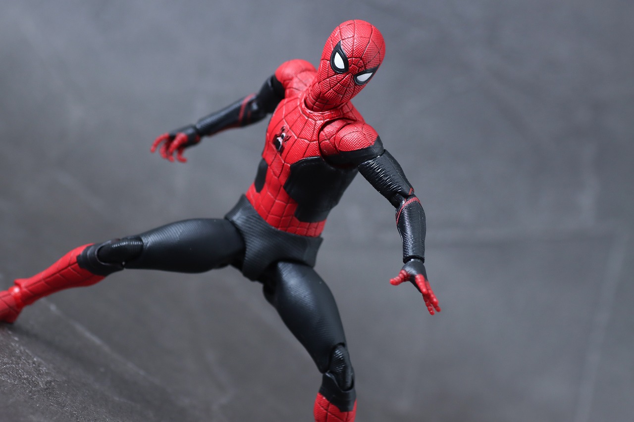 MAFEX　スパイダーマン アップグレードスーツ（ノー・ウェイ・ホーム）　レビュー　アクション