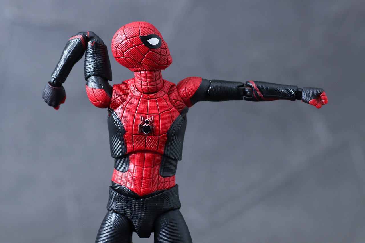 MAFEX　スパイダーマン アップグレードスーツ（ノー・ウェイ・ホーム）　レビュー　可動範囲