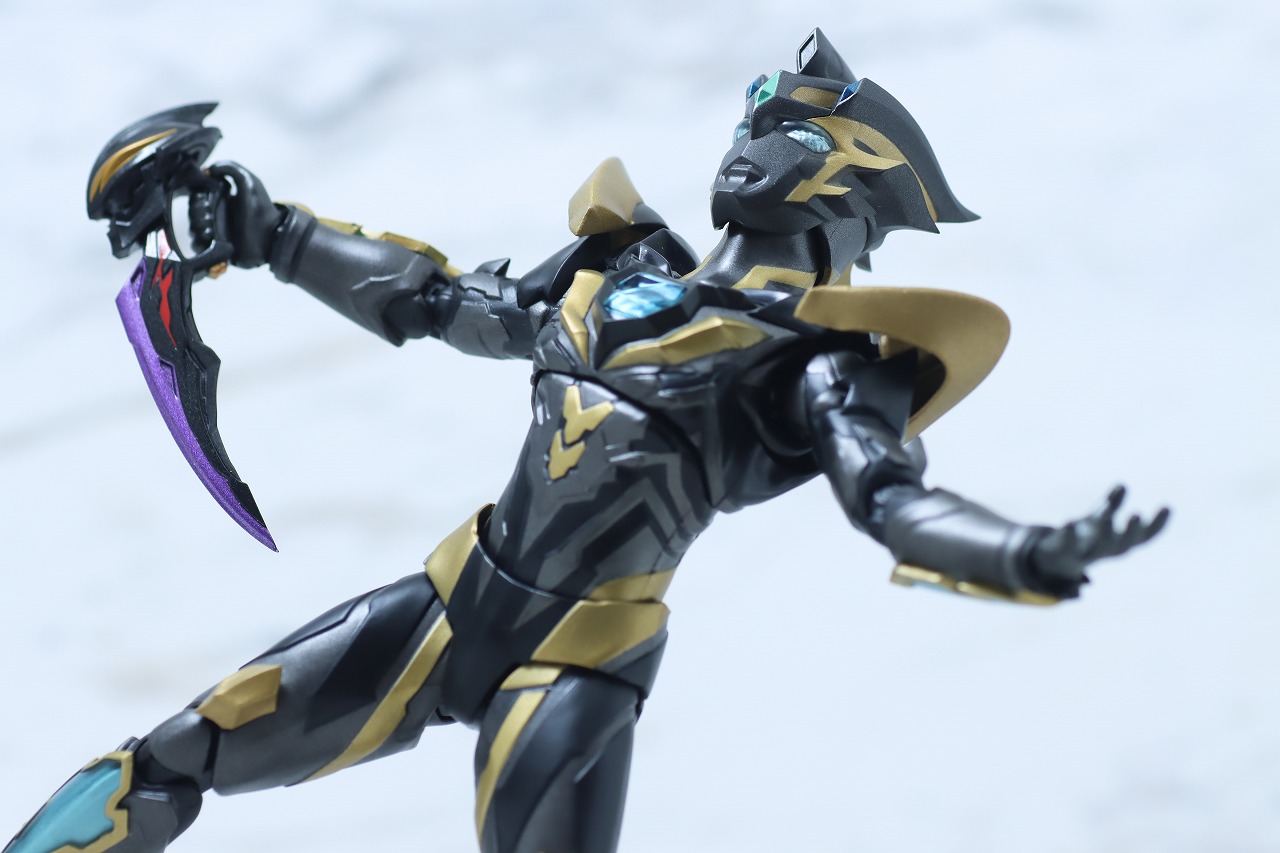 S.H.フィギュアーツ　ウルトラマンゼット デスシウムライズクロー　アクション