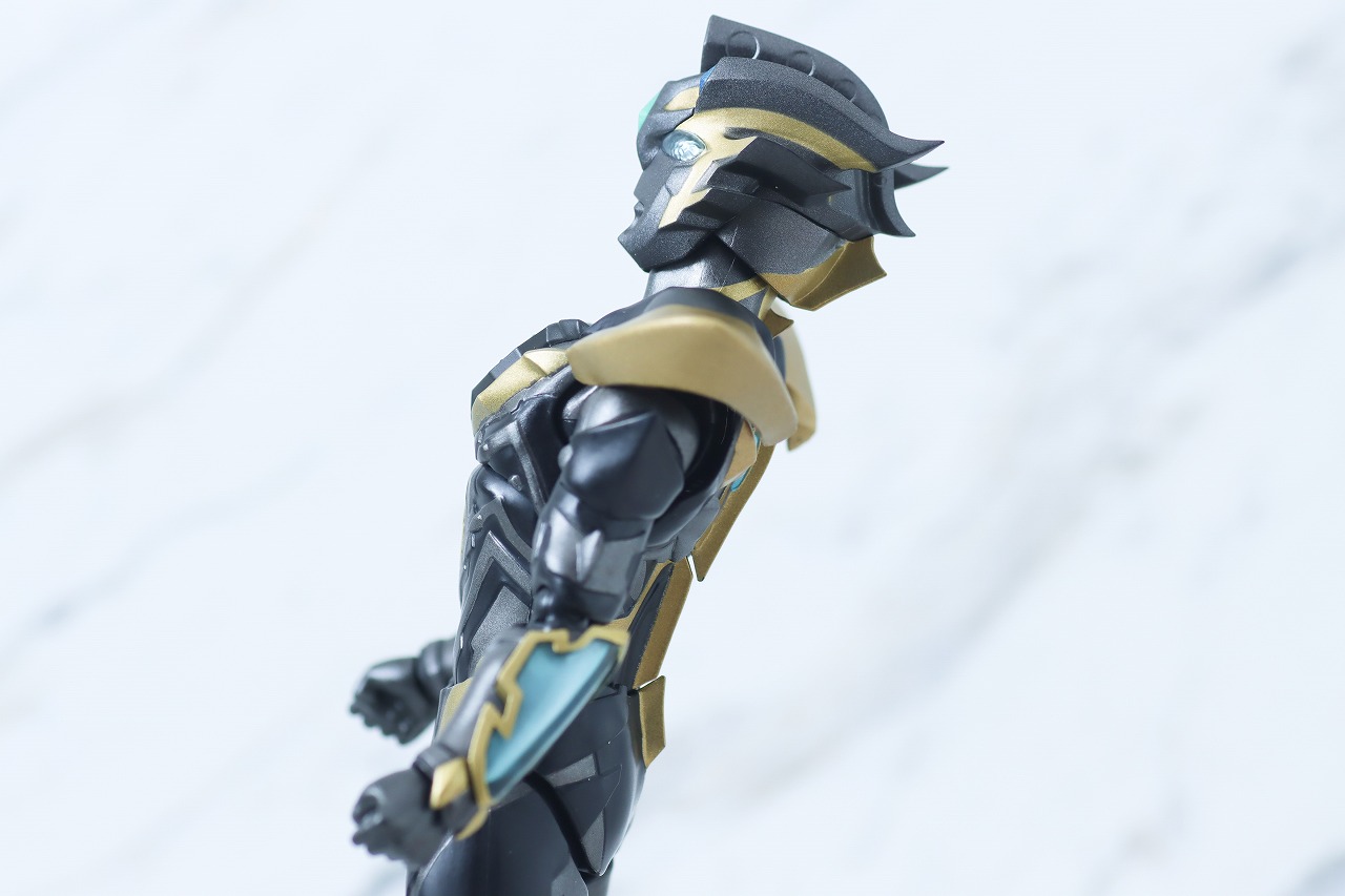 S.H.フィギュアーツ　ウルトラマンゼット デスシウムライズクロー　可動範囲