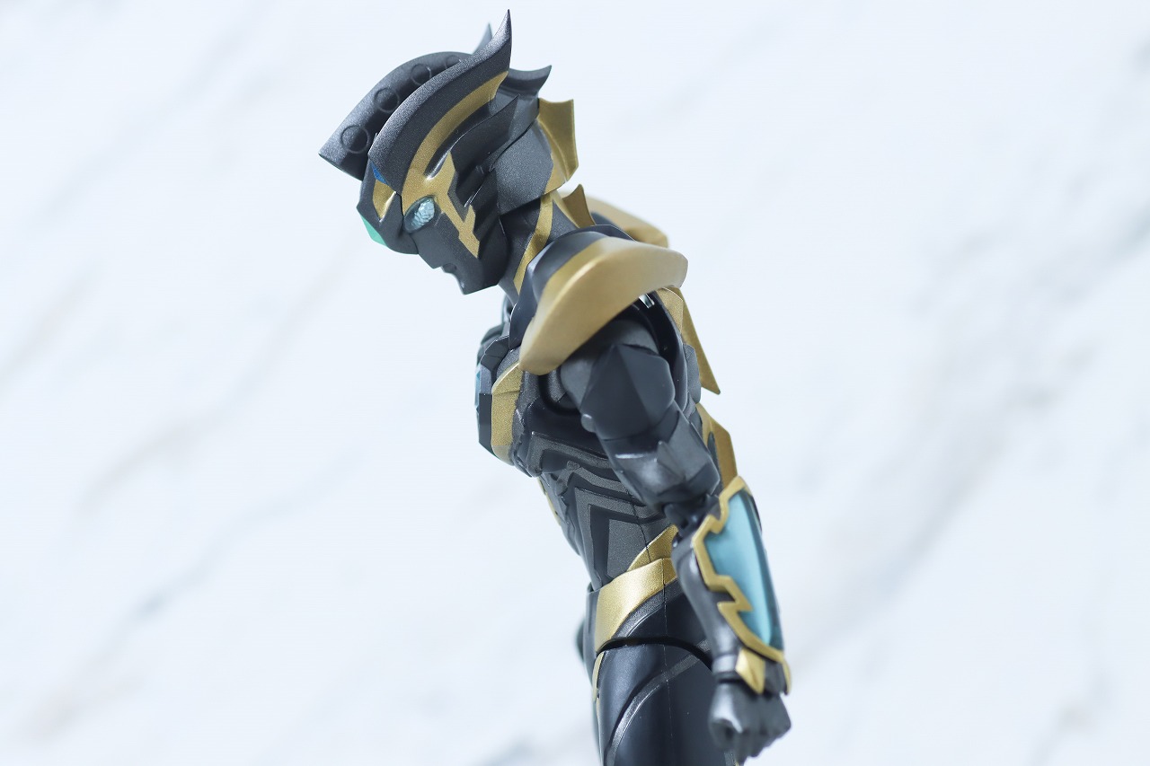 S.H.フィギュアーツ　ウルトラマンゼット デスシウムライズクロー　可動範囲