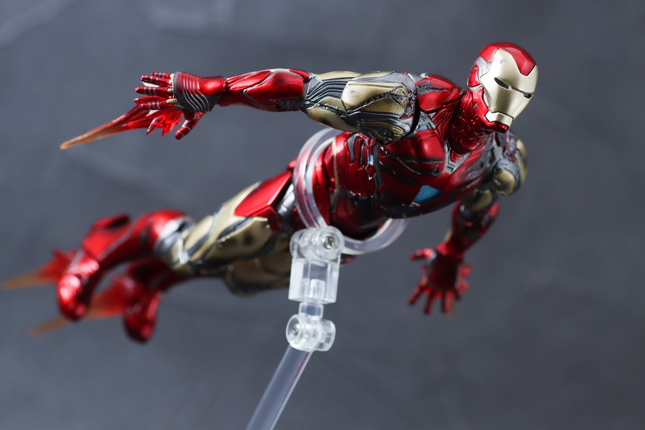 MAFEX　アイアンマン　マーク85　バトルダメージ　レビュー　アクション