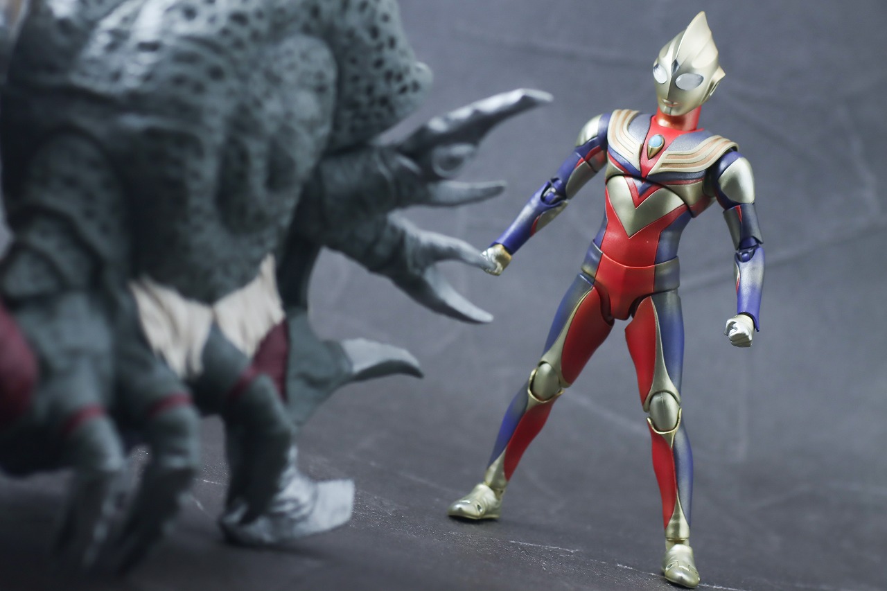 S.H.フィギュアーツ　グリッターティガ　真骨彫製法　レビュー　アクション　ウルトラ怪獣ソフビのガタノゾーア