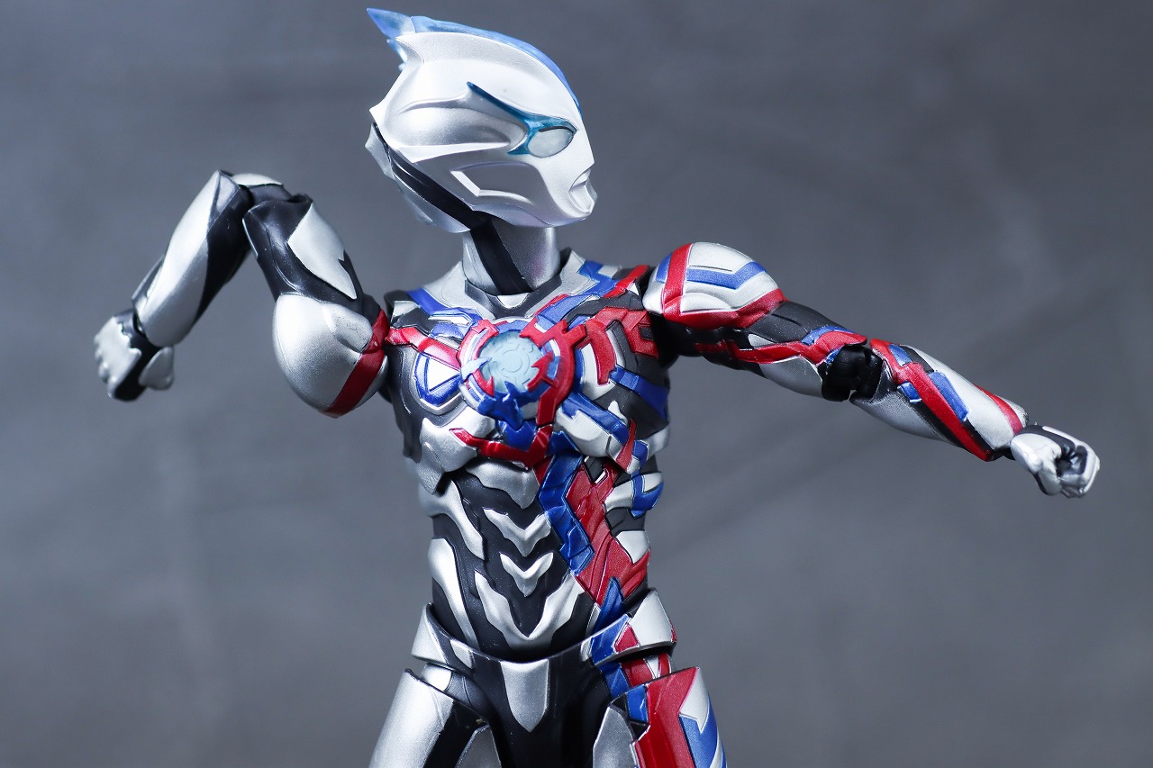 S.H.フィギュアーツ　ウルトラマンブレーザー　レビュー　可動範囲　