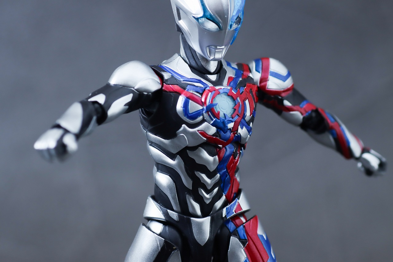 S.H.フィギュアーツ　ウルトラマンブレーザー　レビュー　可動範囲　