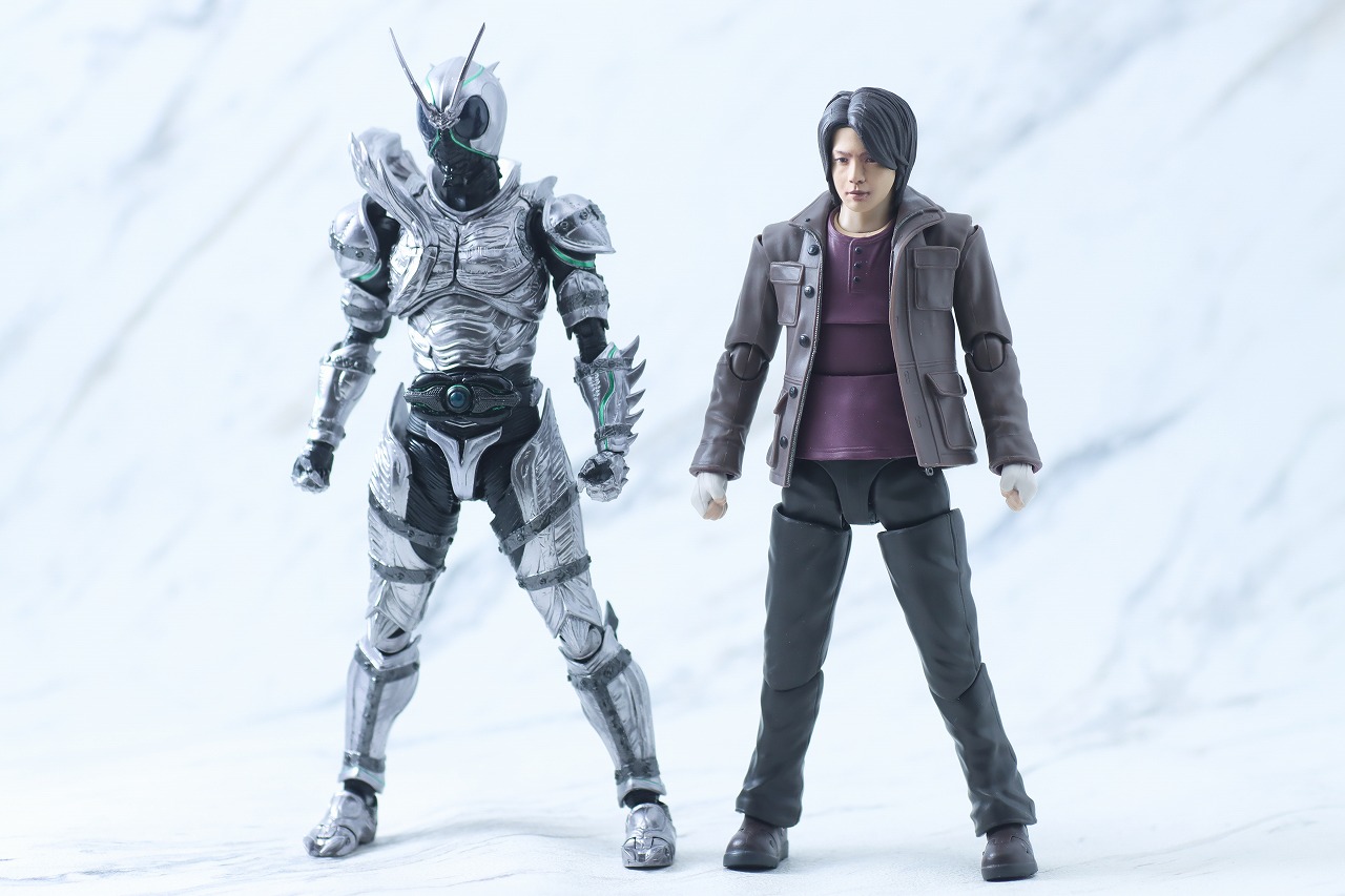 S.H.フィギュアーツ　秋月信彦（仮面ライダーBLACK SUN）　レビュー　本体　仮面ライダーSHADOW MOON 比較