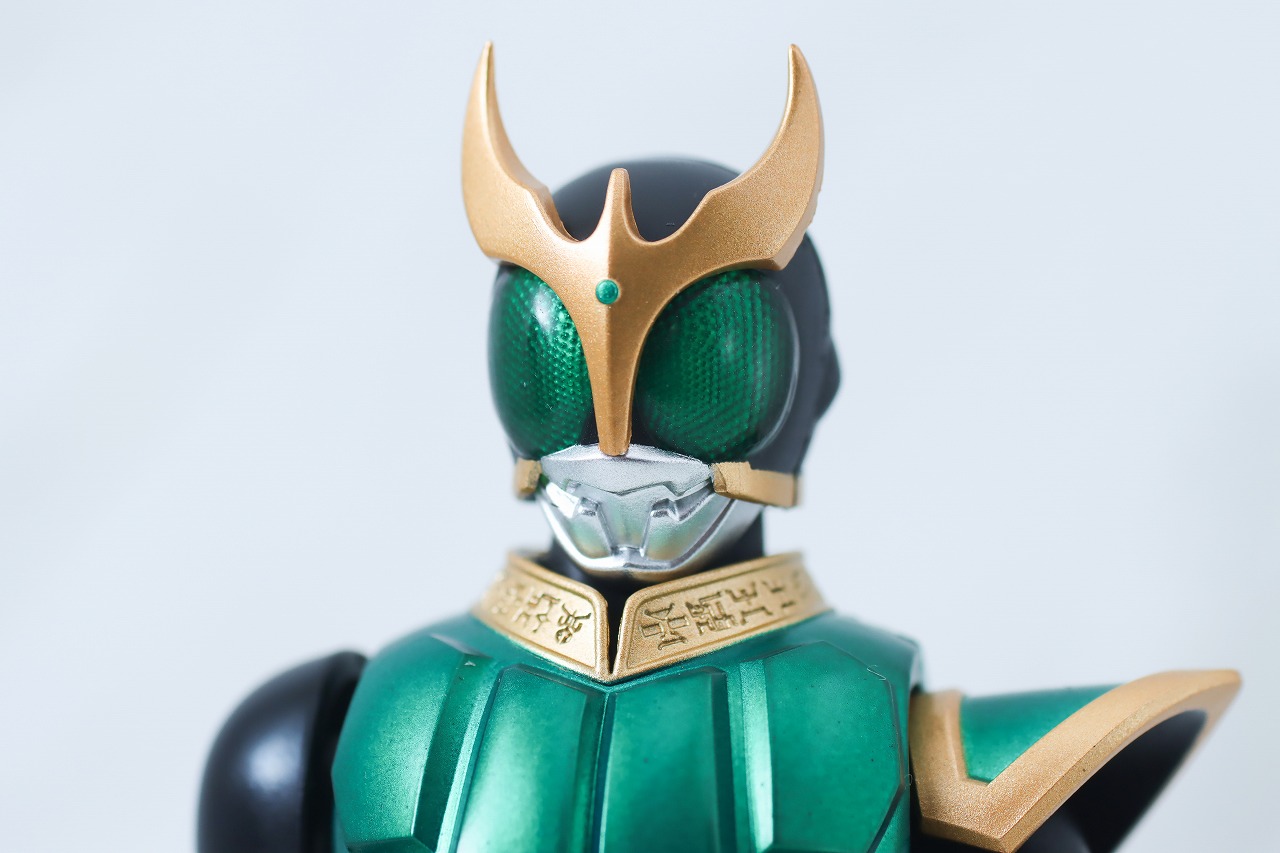 S.H.フィギュアーツ　仮面ライダークウガ ライジングペガサス　真骨彫製法　レビュー　本体