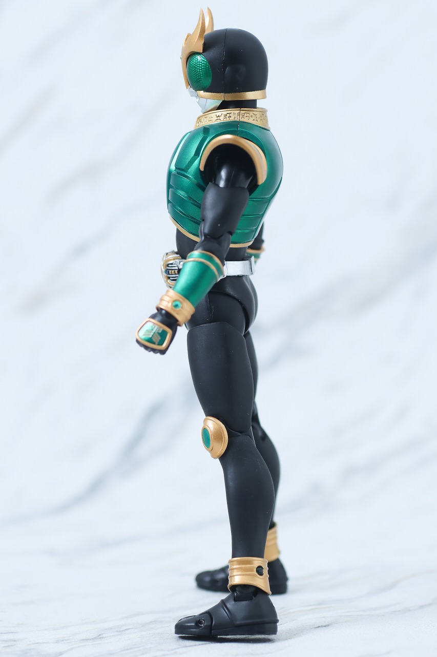 S.H.フィギュアーツ　仮面ライダークウガ ライジングペガサス　真骨彫製法　レビュー　本体