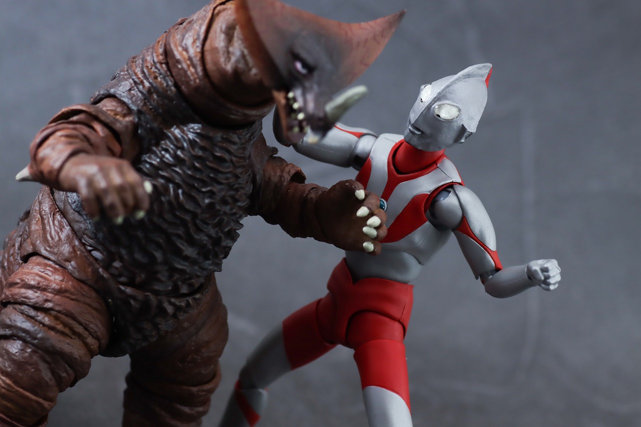 S.H.フィギュアーツ　ウルトラマン　Aタイプ　レビュー　アクション　ゴモラ