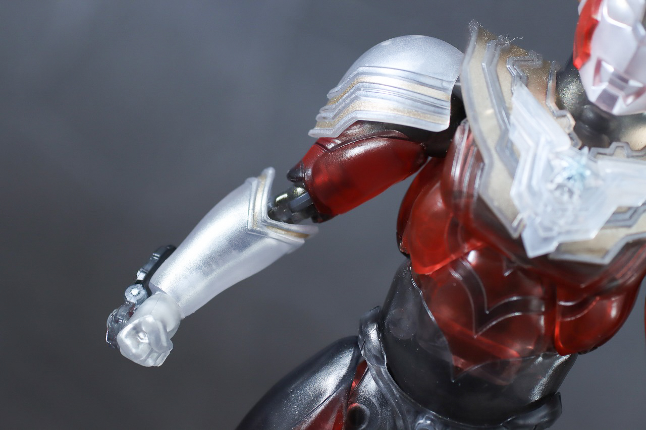 S.H.フィギュアーツ　ウルトラマンタイタス Spceial Clear Color Ver.　レビュー　本体