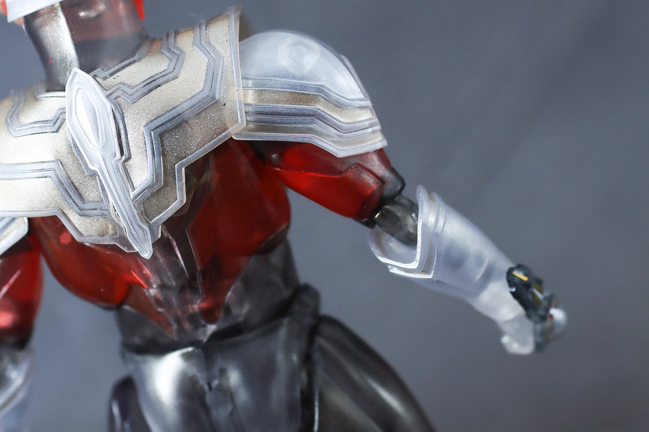 S.H.フィギュアーツ　ウルトラマンタイタス Spceial Clear Color Ver.　レビュー　本体