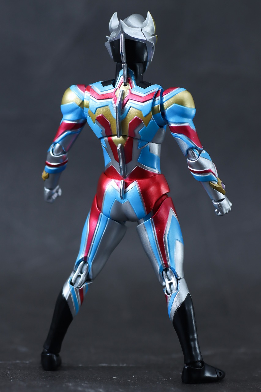 S.H.フィギュアーツ　ウルトラマンデッカー　ダイナミックタイプ　レビュー　本体