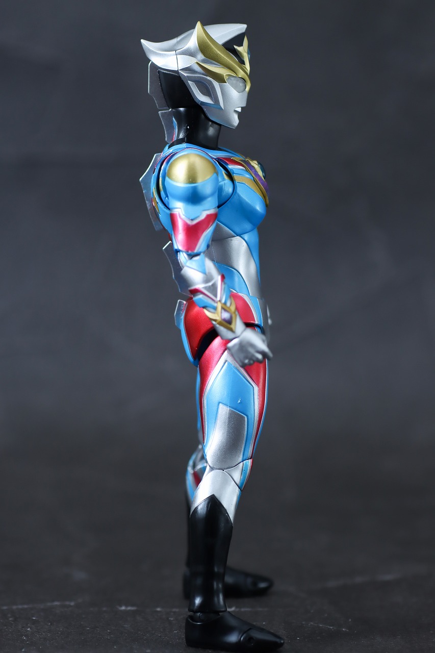 S.H.フィギュアーツ　ウルトラマンデッカー　ダイナミックタイプ　レビュー　本体