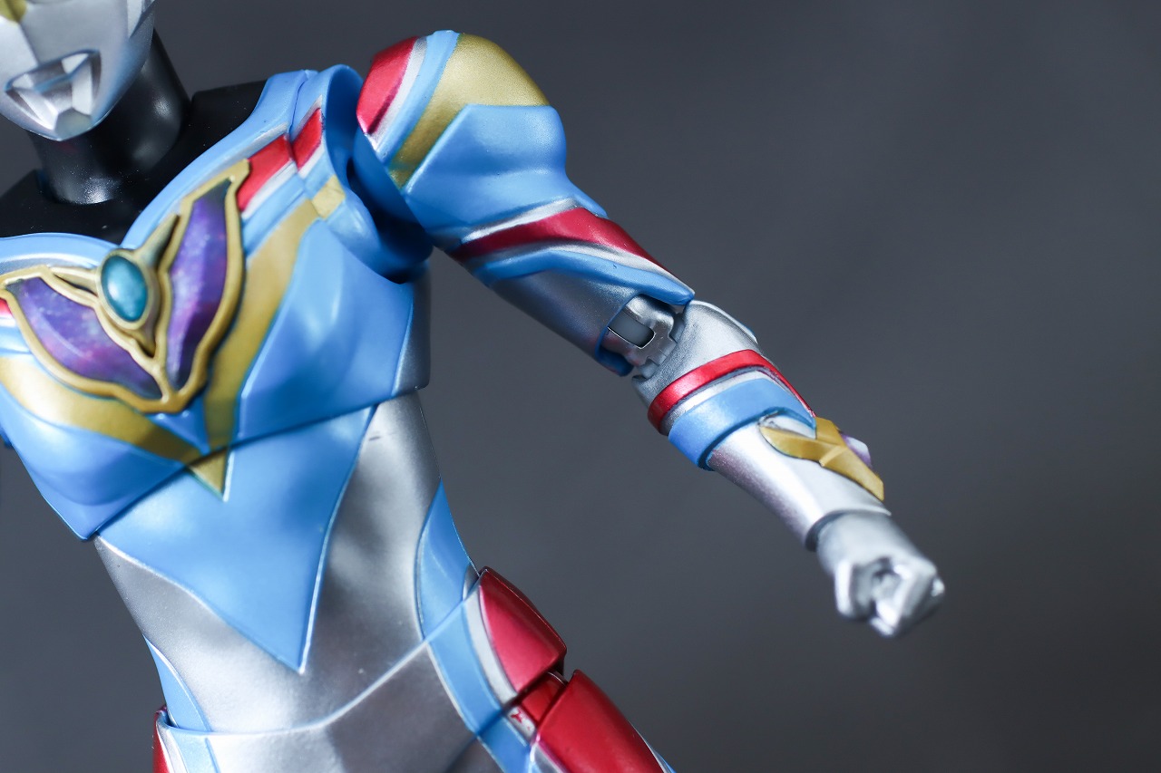 S.H.フィギュアーツ　ウルトラマンデッカー　ダイナミックタイプ　レビュー　本体